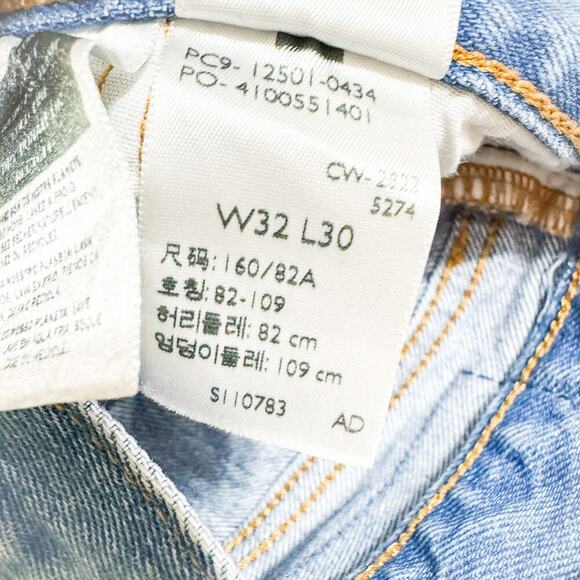 Levi's 501 Button Fly Ripped Light/Medium Wash Denim Jeans Straight Size 32 x 30 - Picture 8 of 9